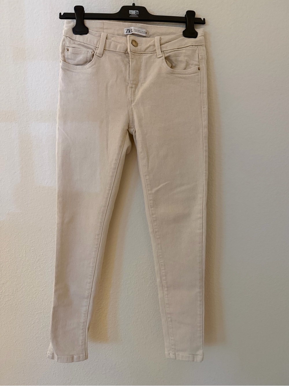 Zara Off-White Mid-Rise Skinny Jeans EUC Size 4